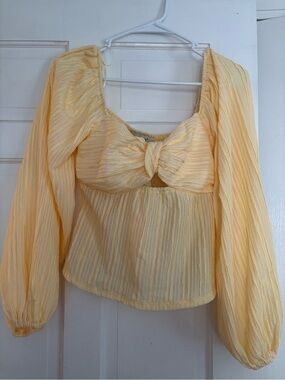 Francesca's Collections Pale Yellow Tie-Front Puff Sleeve Blouse
